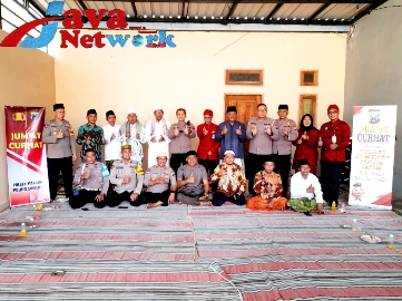 Kapolres Sumenep Bersama Pejabat Utama Polres Sumenep Saat Gelar Jum'at Dengan Tomas dan Kades se-Kecamatan Manding