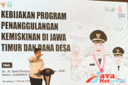 Wakil Gubernur Jatim Emil Dardak Saat Rakor Pengentasan Kemiskinan di Surabaya