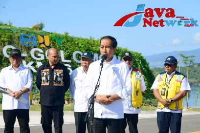 Presiden Jokowi meresmikan Jalan Akses Labuan Bajo-Golo Mori, Kabupaten Manggarai Barat, NTT, pada Selasa (14/03/2023). (Foto: BPMI Setpres)