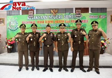 Kajari Sumenep Trimo, S.H.,M.H usai Pelantikan dan Sertijab Tiga Kasi di Lingkungan Korps Adhyaksa Sumenep
