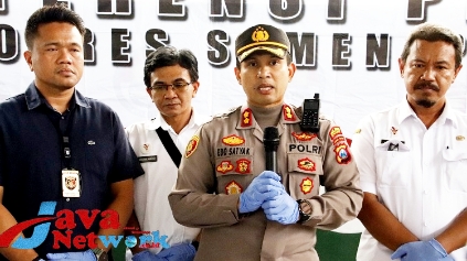 Kapolres Sumenep AKBP Edo Satya Kentriko SH SIK MH Saat Konferensi Pers Pengungkapan Kasus Pupuk Bersubsidi 