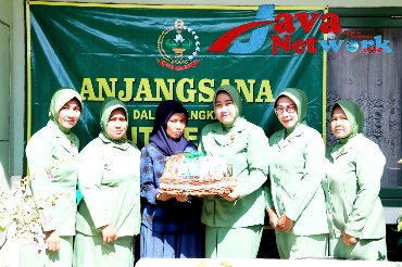 HUT Ke 77 Persit, Ketua Persit KCK Kodim 0827/Sumenep Anjangsana ke Istri Anggota