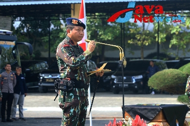 Kapolda Jatim Irjen Pol Dr Toni Harmanto, M.H Saat Meresmikan Batalyon D Satbrimob di Pamekasan