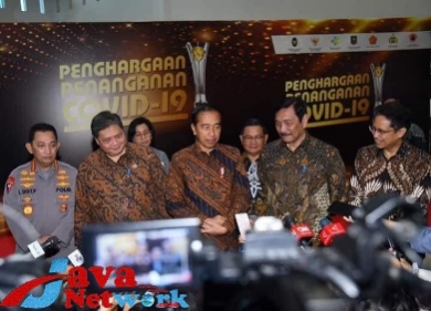 Serahkan Penghargaan Penanganan Covid-19, Presiden: Mari Lanjutkan Pengabdian