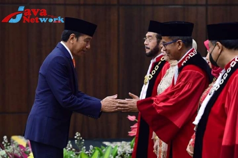 Presiden Jokowi Saksikan Pengambilan Sumpah Ketua dan Wakil Ketua MK 2023-2028