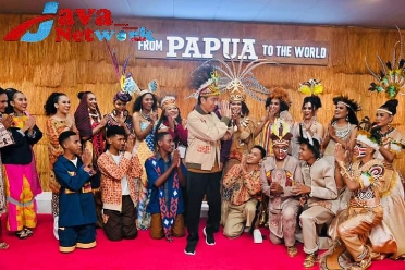 Beri Presiden Jaket, Eunike : Karena Bapak Presiden Stylish
