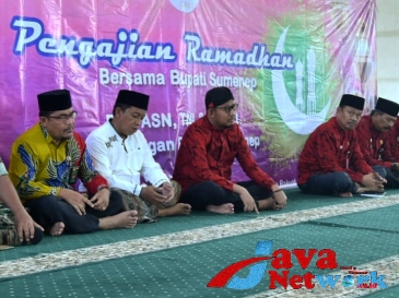 Bupati Sumenep Ra Achmad Fauzi Pada Pengajian Di Bulan Ramadhan 