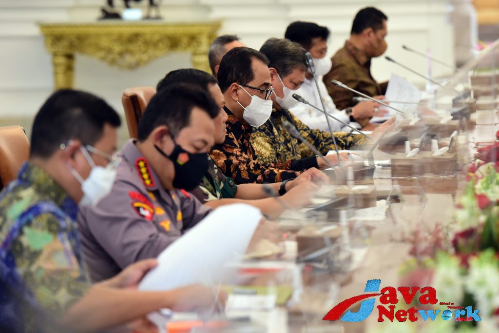 Menhub saat mengikuti Rapat mengenai Persiapan Arus Mudik Idulfitri 1444 H di Istana Merdeka, Jakarta, Jumat (24/03/2023). (Foto: Humas Setkab/Rahmat)