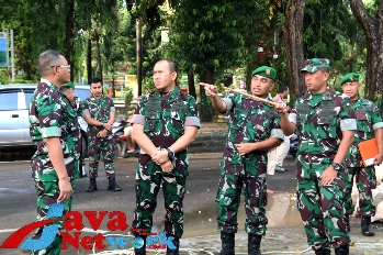 Danrem 084/BJ Brigjen TNI Terry Tresna Purnama, S.I.Kom.,M.M didampingi Dandim 0827/Sumenep Saat Kunjungi Markas Kodim Sumenep