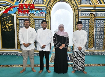 Ketua Pemuda Masjid Jamik Sumenep Fausi Al Qodiri, Bupati Sumenep Achmad Fauzi, Gubernur Jatim Khofifah Indar Parawansa, Sekretaris Pemuda Masjid Jamik Sumenep Romli. 