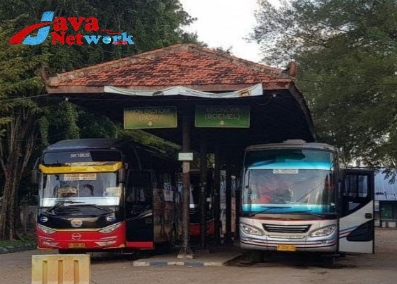 Situasi Lonjakan Penumpang Bus Antar Kota Di Terminal Arya Wiraraja Sumenep 