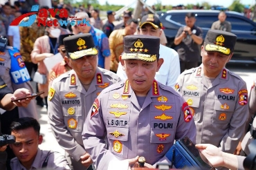 Kapolri Jenderal Pol. Listyo Sigit Prabowo memberikan keterangan kepada wartawan di Tangerang, Banten, Rabu (5/4/2023).
