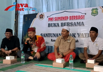 Suasana Berbagi Kepada Anak Yatim dan Kaum Dhuafa di PWI Sumenep