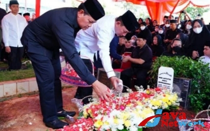 Kapolri dan Panglima TNI saat Menghadiri Pemakaman Istri Wakapolri