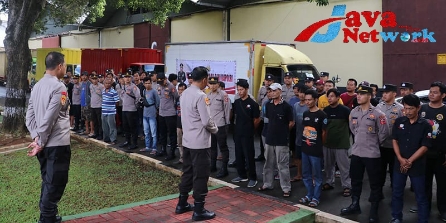 Kapolri Salurkan 30 Ribu Paket Sembako untuk Warga Jakarta, Banten dan Jabar