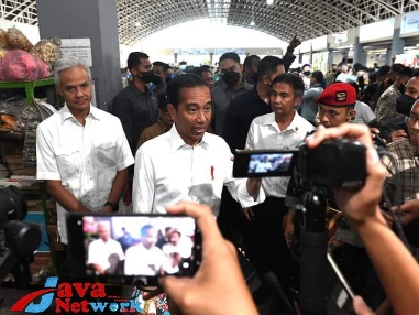 Presiden Jokowi Saat Mengunjungi Pasar Legi Surakarta Jateng