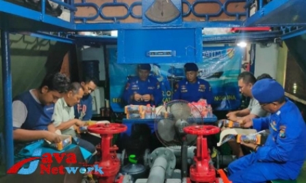 Ditpolairud Polda Jatim Patroli Perairan Lewat SOS Berbagi Kebajikan, Wargapun Senang