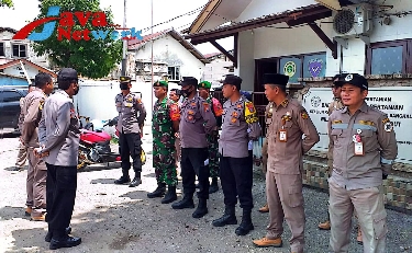 Razia Patuh Karantina di Pelabuhan Kalianget, Babinsa Ikut Terjun Langsung