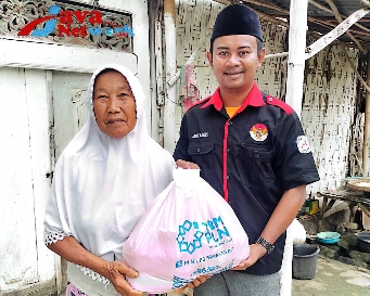 Media Mitrabangsa.id Bersama PLN UP3 Pamekasan Bagikan Bansos Kepada Kaum Dhuafa