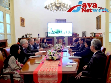 Presiden Jokowi saat menerima kunjungan anggota kongres Amerika Serikat pada Rabu (12/04/2023), di Istana Merdeka, Jakarta. (Foto: BPMI Setpres/Rusman)