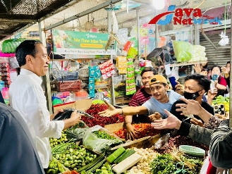 Presiden Jokowi mengunjungi Pasar Tugu Palsigunung, Kecamatan Cimanggis, Kota Depok, Jawa Barat, Kamis (13/04/2023). (Foto: BPMI Setpres/Laily Rachev)