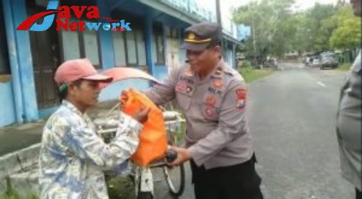 SPKT Polres Sumenep Gelar Baksos Bagi Warga Kurang Mampu Secara Door to Door