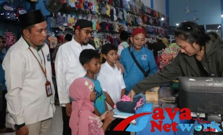 Ramadan Bahagia, Bupati Ra Fauzi dan KJS Dampingi Anak Yatim Belanja Baju Lebaran