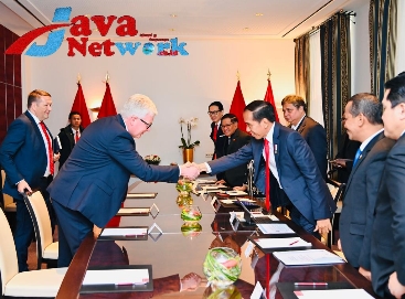 Presiden Jokowi bertemu dengan tiga pemimpin perusahaan Eropa di Hotel Kastens Luisenhoff, Hannover, Jerman, Minggu (16/04/2023). (Foto: BPMI Setpres)