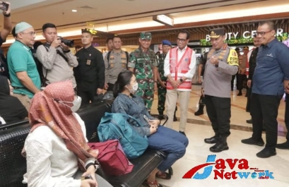 Kapolri Tinjau Bandara Juanda, Minta Pemudik Lapor ke Posko Jika Ada Keluhan