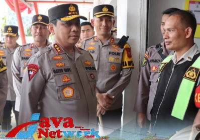Wakapolri Komjen Pol Gatot Eddy Pramono Saat Meninjau Pos PAM Limbangan Kabupaten Garut