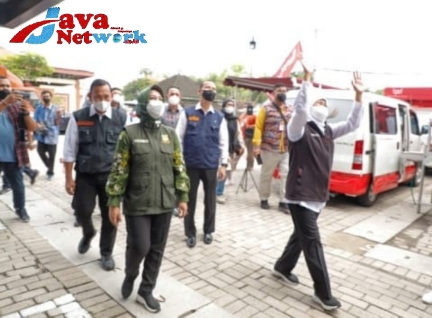 Gubernur Jatim Khofifah Indar Parawansa Saat Meninjau Arus Balik Pemudik