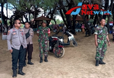 Babinsa Koramil Batang Batang Laksanakan Pengamanan di Objek Wisata Pantai Lombang
