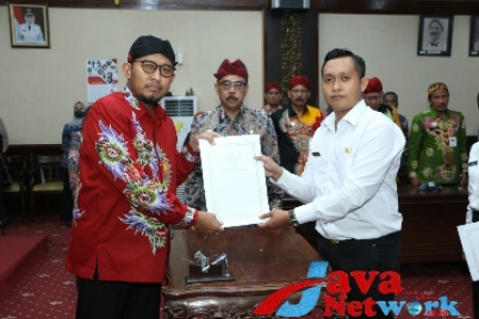 Bupati Ra Fauzi Serahkan SK Pengangkatan P3K Tenaga Kesehatan Formasi Tahun 2022