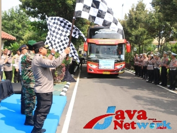 Kapolda Jatim Berangkatkan 112 Bus Mudik Balik Gratis Bagi Masyarakat.