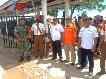 Babinsa Koramil 0827/20 Sepudi Pam Pelepasan Santri Asal Sapudi ke Ponpes Solafia Safi’ia Situbondo