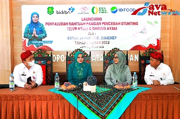Ketua TP PKK Kabupaten Sumenep, Nia Kurnia Fauzi Luncurkan Secara Simbolis CPP kepada Keluarga Risiko Stunting