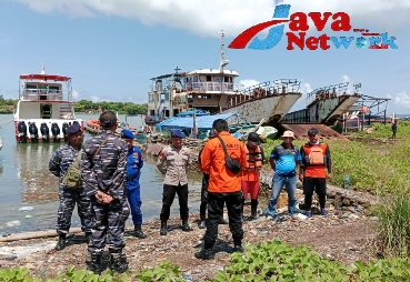 Tim Pencari ABK KM Jaya Makmur Yang Hilang di Selatan Perairan Selatan Pulau Giliraja Kecamatan Giligenteng Kabupaten Sumenep