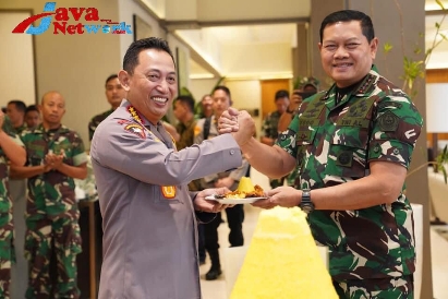Surprise Panglima TNI di Hari Ulang Tahun ke-54 Kapolri