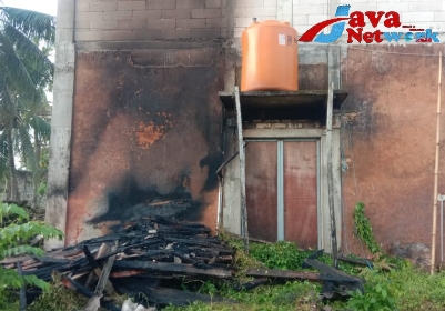Kayu Batangan Milik MWC NU Kecamatan Lenteng Terbakar, Kerugian Ditaksir Mencapai 6 Jutaan