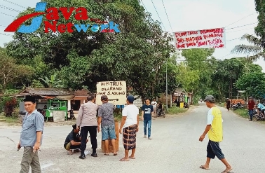 Sungguh Miris, Jalan Rusak di Desa Sanggrah Agung Belum Tersentuh Pemerintah Kabupaten Bangkalan