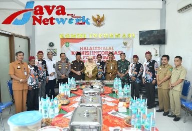 Kapolres Sumenep AKBP Edo Satya Kentriko, SH, SIK, MH Bersama Forkopimda Saat Menghadiri Kegiatan Halal Bihalal Yang Digelar Komisi Informasi Sumenep di Kantor KI Jalan Dr Cipto No 3 Desa Kolor Kecamatan Kota Kabupaten Sumenep