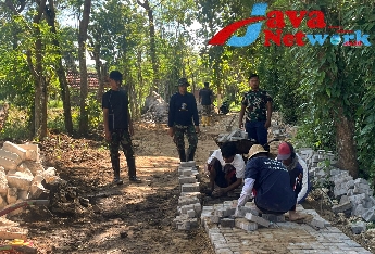 Satgas TMMD 116 Kodim 0827 Sumenep Pasang Paving Stone, Mudahkan Akses Jalan di Desa