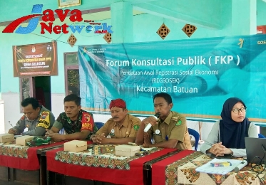 Camar Batuan Guntur Abu Sofyan, SSTP, M.Si Saat Memimpin Forum Konsultasi Publik Pendataan Regsosek di Kantor Balai Desa Gelugur Kecamatan Batuan, Selasa (16/05/2023)
