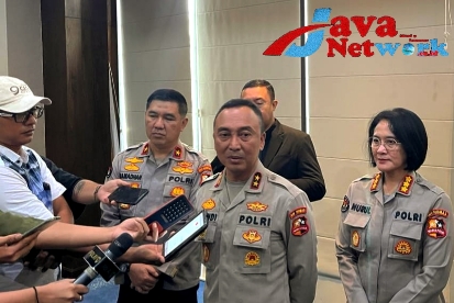 Kadiv Humas Mabes Polri Irjen. Pol. Dr. H. Sandi Nugroho, S.IK., SH., M.Hum Saat Memberikan Keterangan Pers