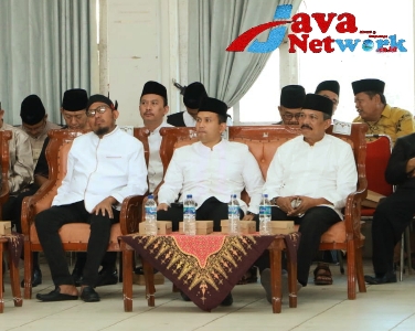 Kapolres Sumenep AKBP Edo Satya Kentriko, SH, SIK Bersama Bupati Sumenep Ra Achmad Fauzi SH MH Saat Menghadiri Pelepasan CHJ dan Manasik Haji Tingkat Kabupaten Sumenep