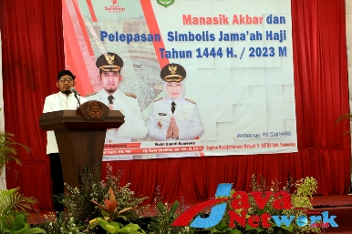 Bupati Sumenep Ra Achmad Fauzi, SH, MH Saat Memberikan Sambutan Pada Acara Manasik Haji dan Pelepasan Simbolis CHJ Kabupaten Sumenep di Gedung Korpri Jalan Dr Cipto Desa Kolor, Minggu (21/05/2023).