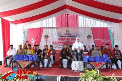 Lepas Keberangkatan 676 JCH, Wabup Nyai Eva Doakan Jadi Haji Mabrur