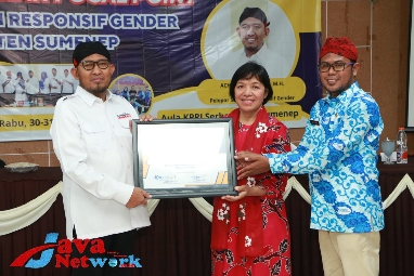 Bupati Ra Fauzi Terima Sertifikat Penghargaan Sebagai Pelopor Sekolah Responsif Gender Kabupaten Sumenep Dari IGI Jatim