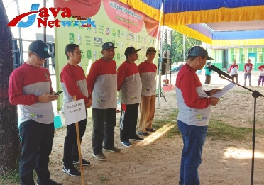 Kadis Lingkungan Hidup Kabupaten Sumenep, Arif Susanto, AP, MSi Saat Memberikan Sambutan Pada Hari Lingkungan Hidup se-Dunia Bertempat di Pantai Matahari Desa Lobuk Kecamatan Bluto