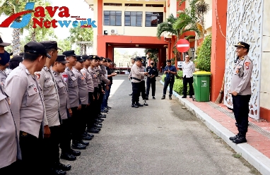 Kabag Ops Polres Sumenep AKP Dodik Wibowo, SH, MH Saat Pimpin Pengamanan dan Pengawalan Unras Oleh GMNI Sumenep, Senin (06/06/2023)